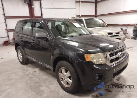 2011 Ford Escape Xls z USA, uszkodzony, nr VIN 1FMCU9C72BKA38914